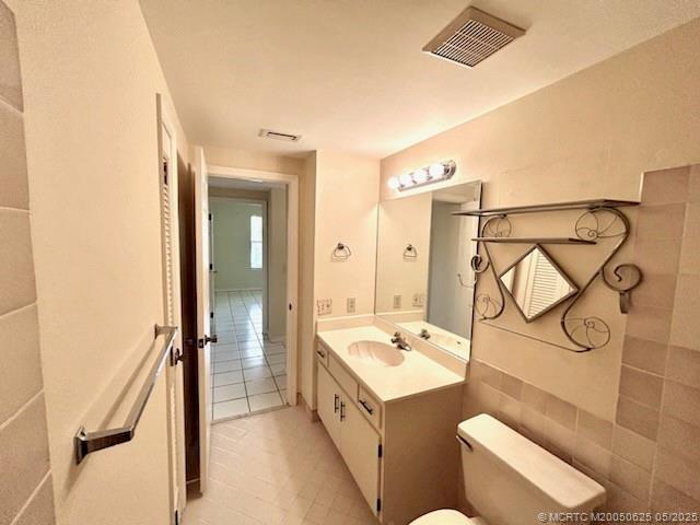 Building Photo - 200 SE Four Winds Dr