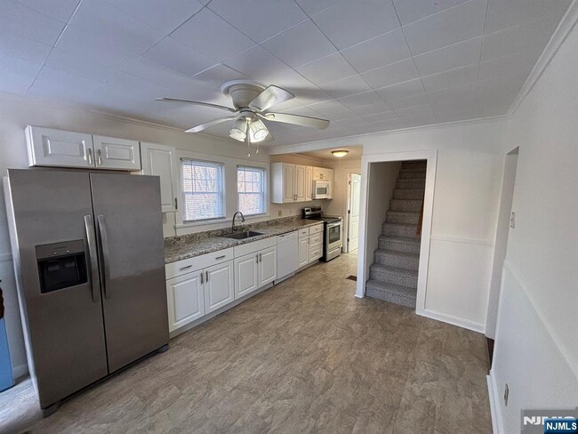 Building Photo - 86 Ringwood Ave