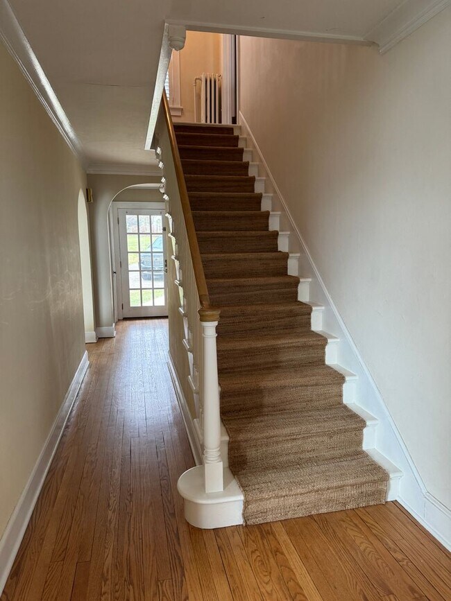 Building Photo - Maple Bluff House