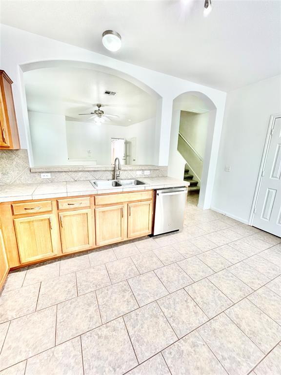 Building Photo - 2419 Allred Dr