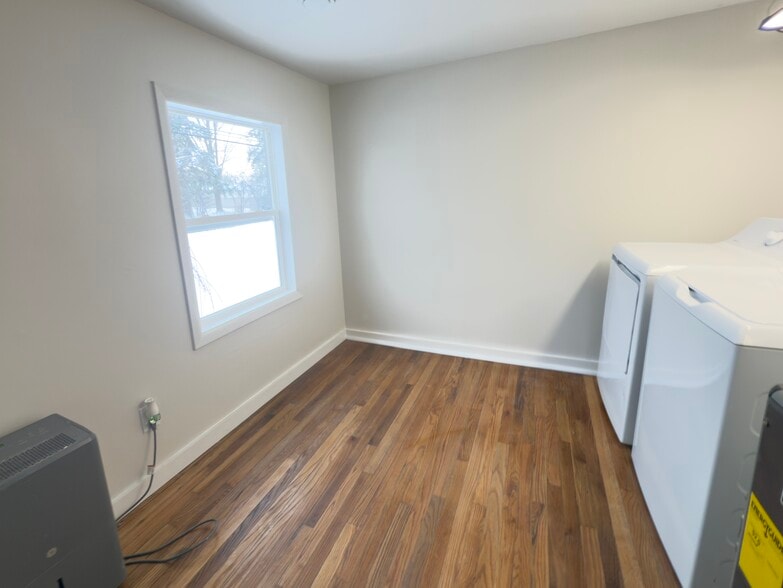 Utility room - 5009 Hopkins Rd