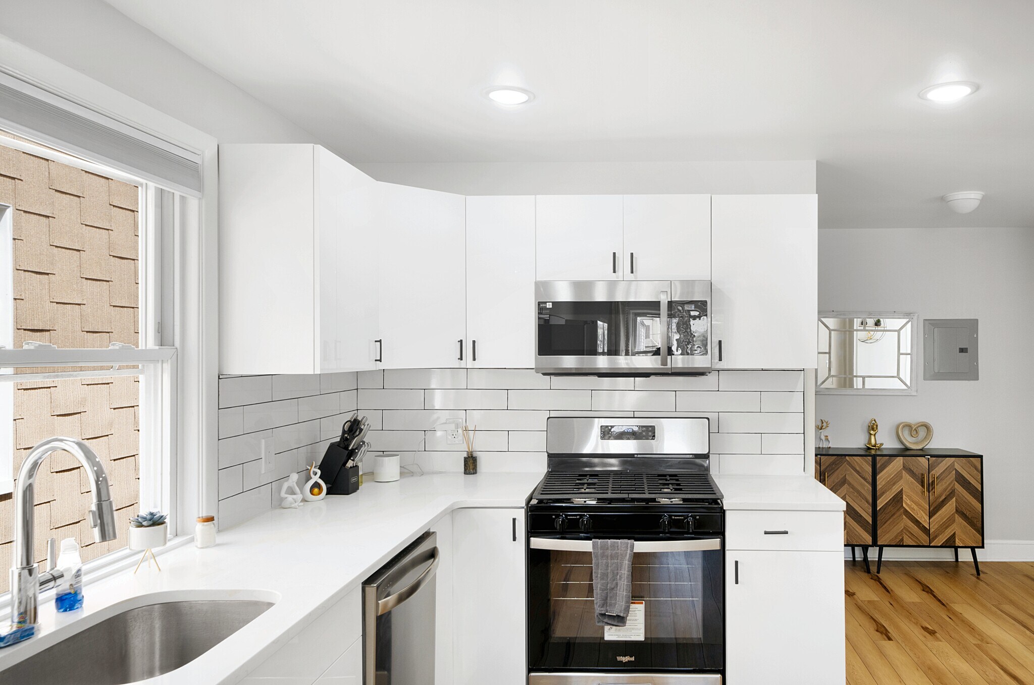 Building Photo - 36 E 47th St