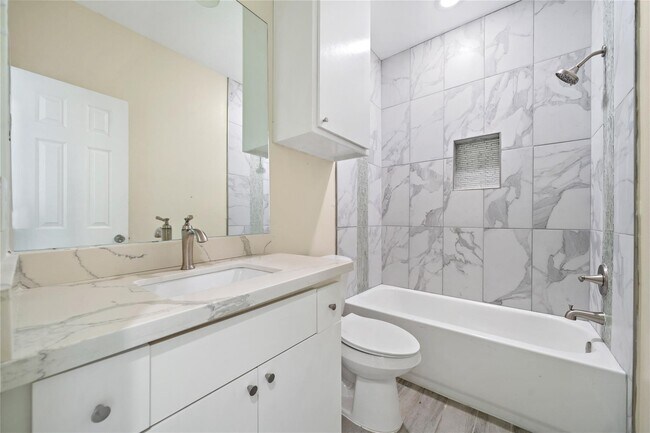 Building Photo - 5618 Ridgeway Dr