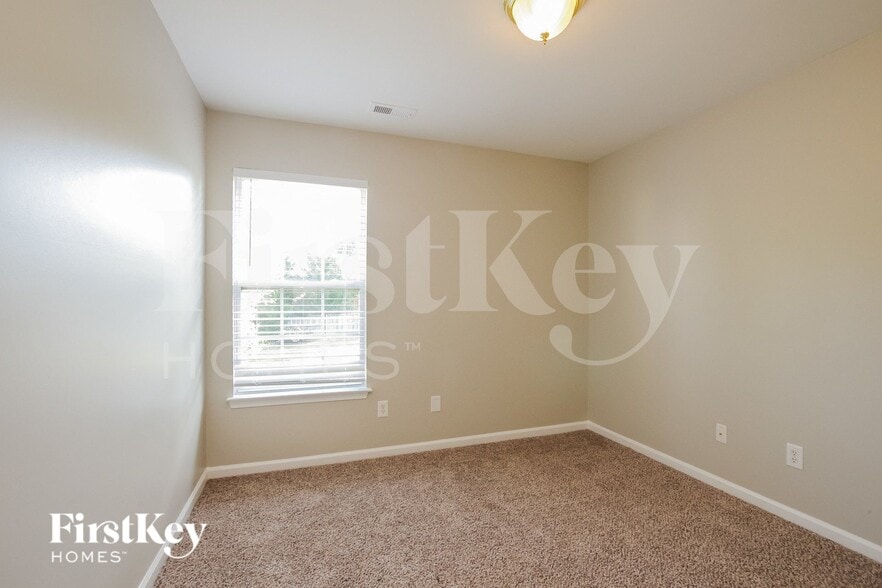 Building Photo - 105 Mark Twain Ct