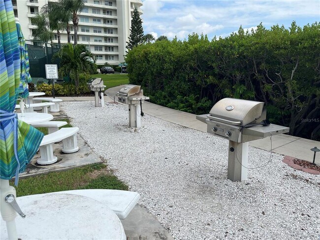 Building Photo - 8000 Sailboat Key Blvd S