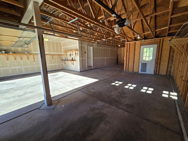 Building Photo - Large 4 bed with study and loft  in Vista Pointe