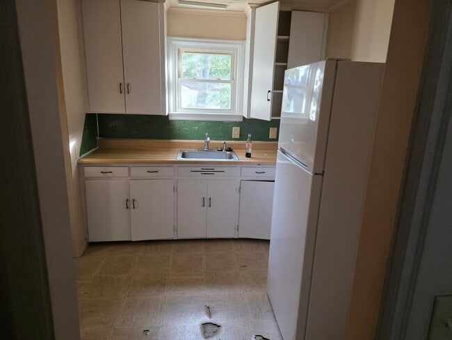 Building Photo - 732 Maplehill Ave