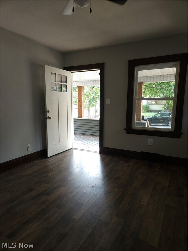 Building Photo - 614 Sanford Ave