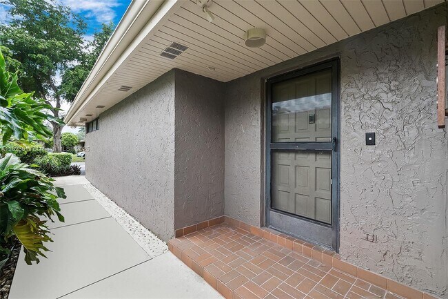 Building Photo - 608 St Andrews Rd