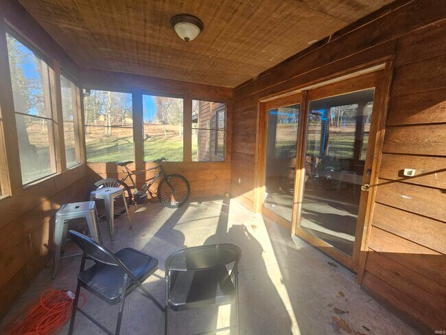 Building Photo - 4035 N Hinkle Rd