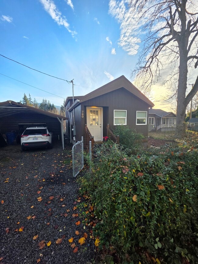 Building Photo - 780 NW Alder St