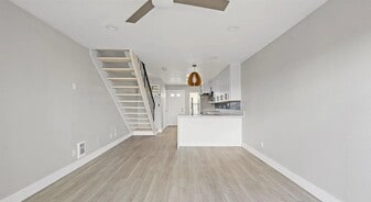 Building Photo - 1111 Seacoast Dr