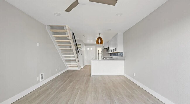 Building Photo - 1111 Seacoast Dr