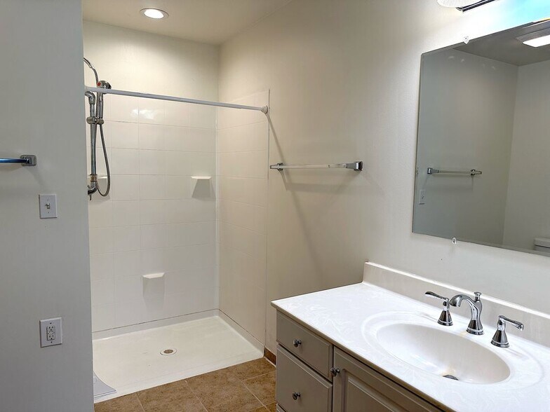 Building Photo - 482 Fox Ln