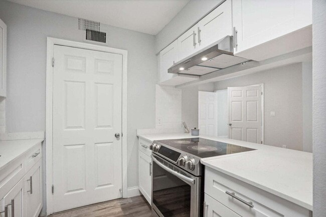 Building Photo - 2315 N Congress Ave