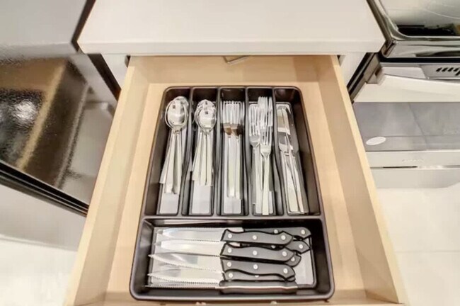 Building Photo - 2641 Scrapbook St