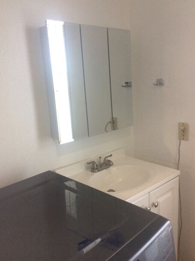 Building Photo - Coleman