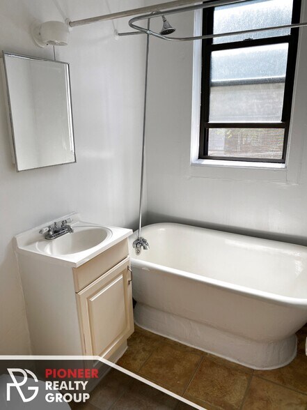 Building Photo - 2510 N Kedzie Blvd