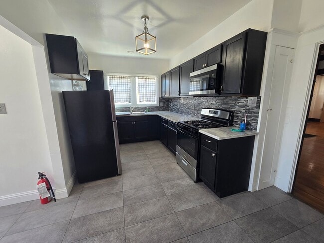 Building Photo - Beautiful Upgraded Single Story Home