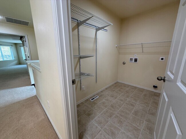 Building Photo - 4 Bedroom DuPont Home for Rent w/AC