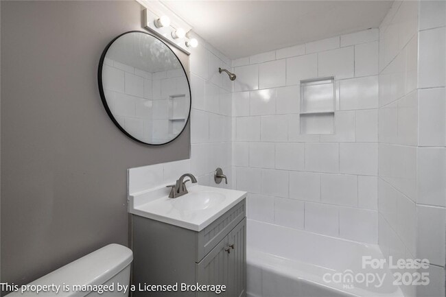 Building Photo - 757 S 5th St