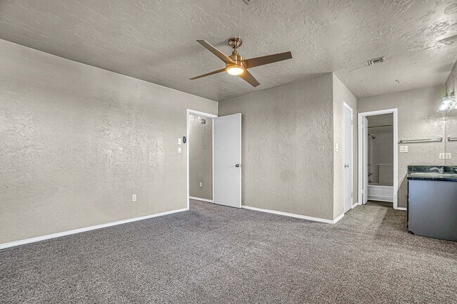 Building Photo - 4028 NW Ozmun Ave