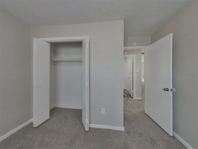 Building Photo - 7114 River Garden Dr