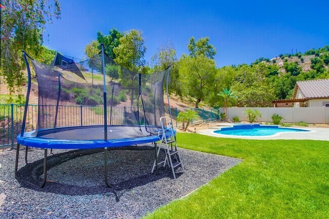Building Photo - 3207 Meadow Side Pl