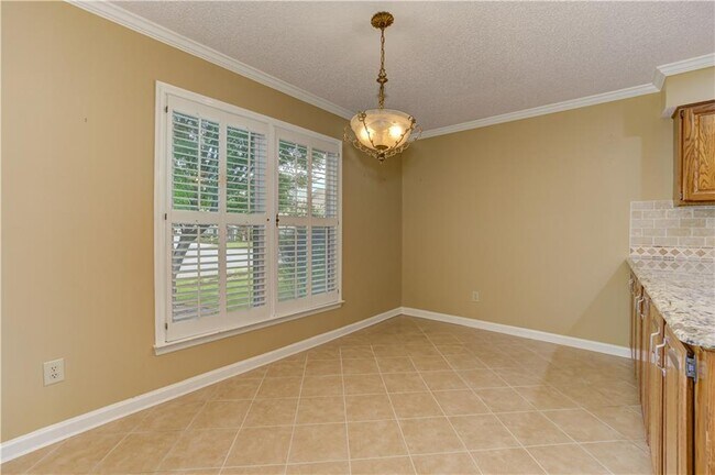 Building Photo - 60 Heartwood Dr NE
