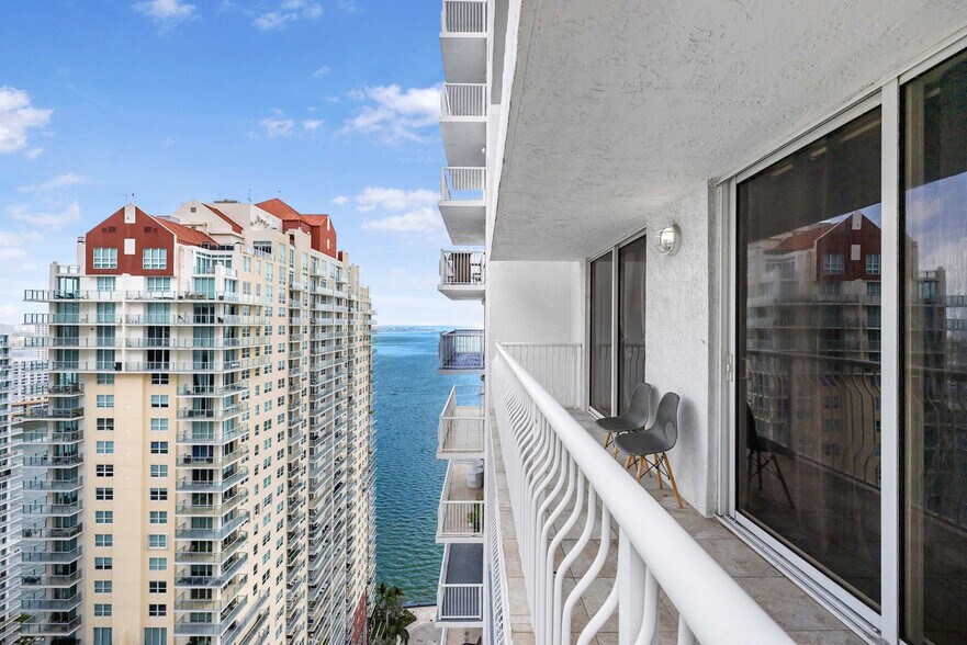 Building Photo - 1200 Brickell Bay Dr