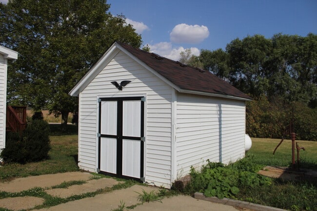 Building Photo - 7496 Wolf Rd
