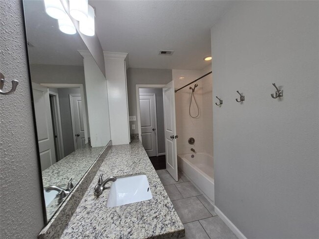 Building Photo - 10506 Chatterton Dr