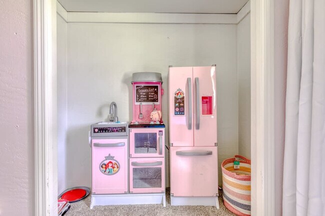 Building Photo - 353 Brightwood Ct