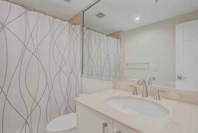 Building Photo - 2051 SE 3rd St