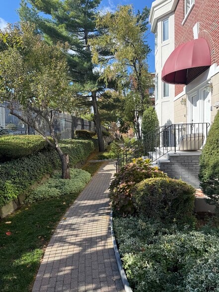 Building Photo - 304 Saint Michaels Walk