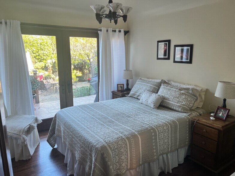 Building Photo - 2034 Gillespie St