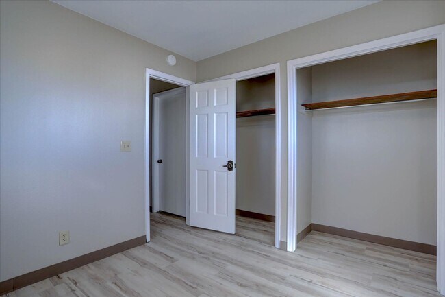 Building Photo - 3 Bedroom 3 Bathroom Home on a 1 Acre Lot