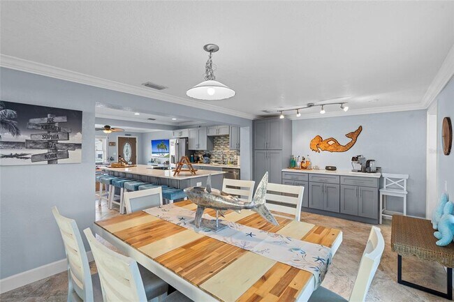 Building Photo - 284 44th Ave