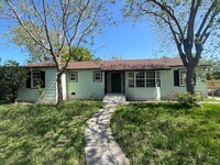 Building Photo - LINDALE PARK WITH EXTRA SQUARE FOOTAGE!!