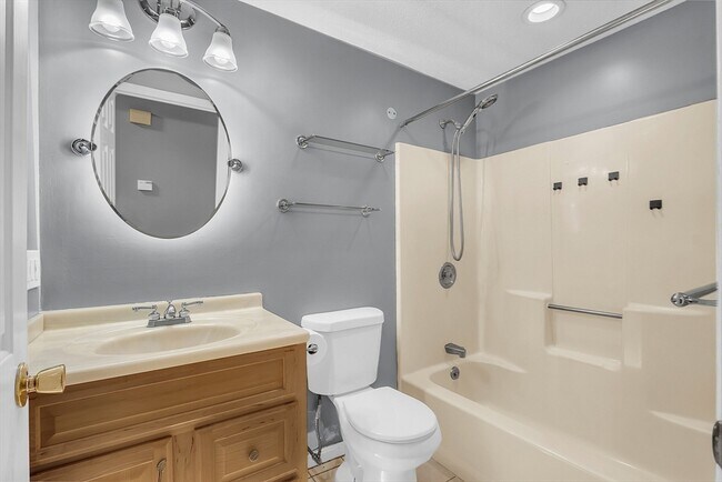 Building Photo - 65 Lantern Ln