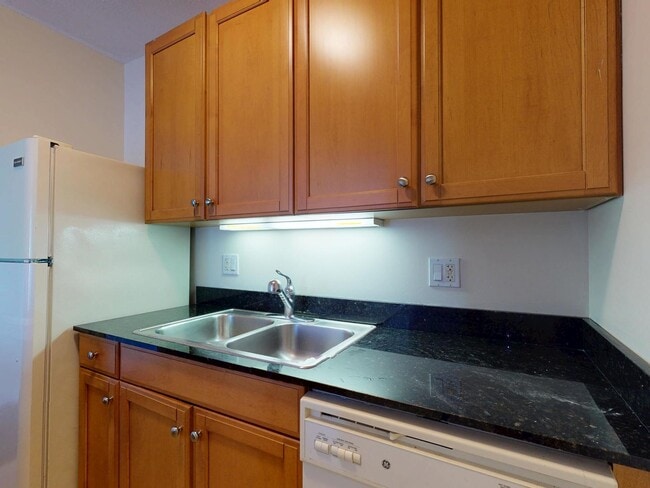 Building Photo - 400 N La Salle Dr