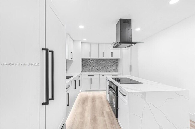 Building Photo - 216 NE 160th St