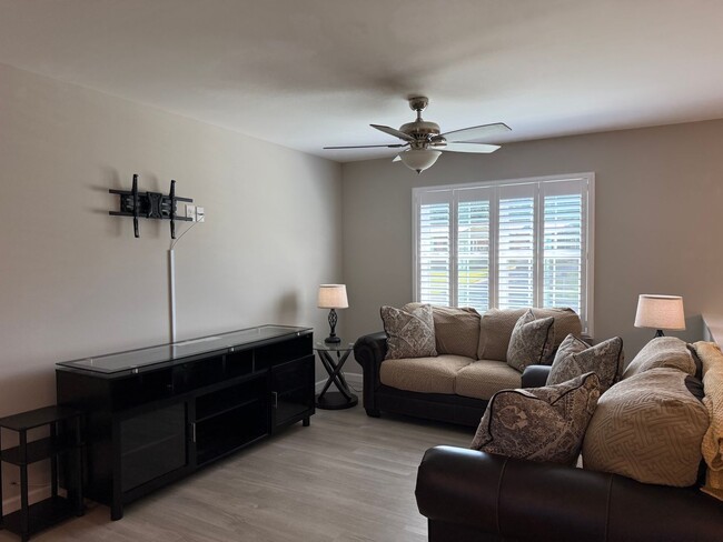 Building Photo - Fully Furnished 3 Bedroom, 2 Bath Home wit...