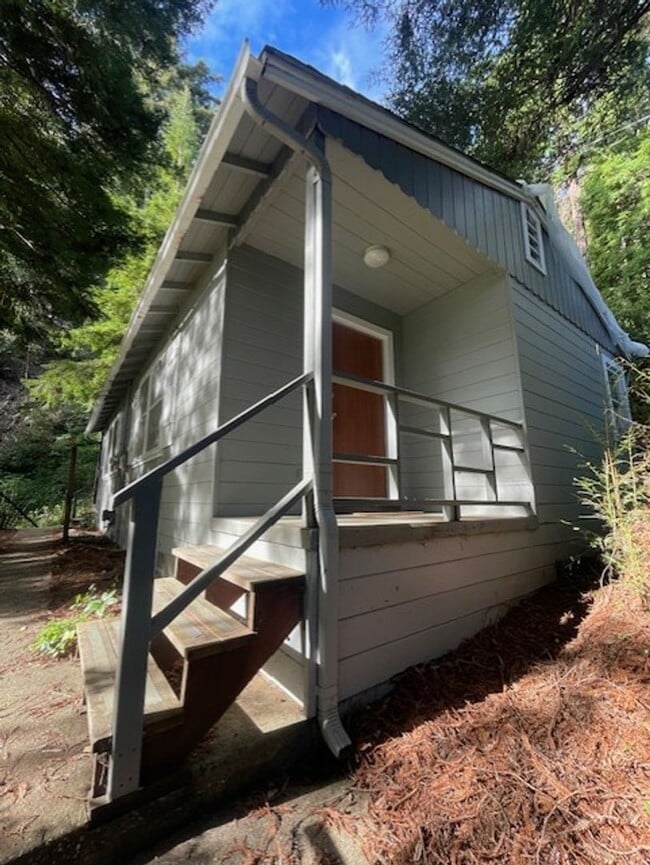 Building Photo - 13129-13129 Hazel Ave