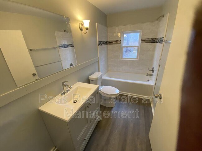 Building Photo - 1154 Prospect Ave SE