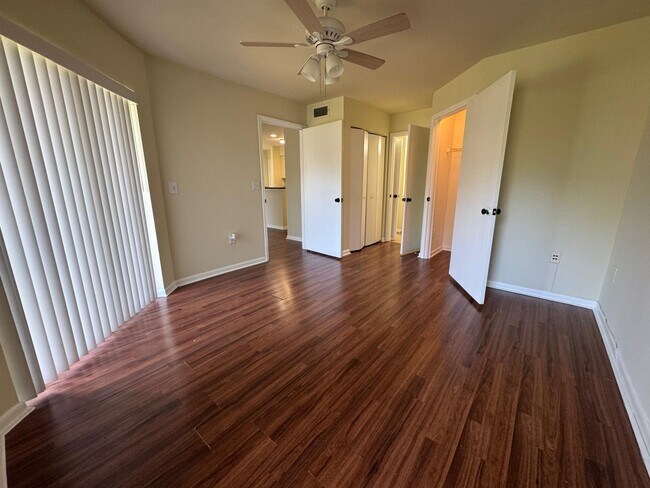 Building Photo - 4855 Via Palm Lakes