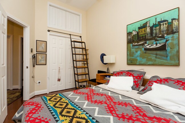 Building Photo - 1319 Corbin Pl NE