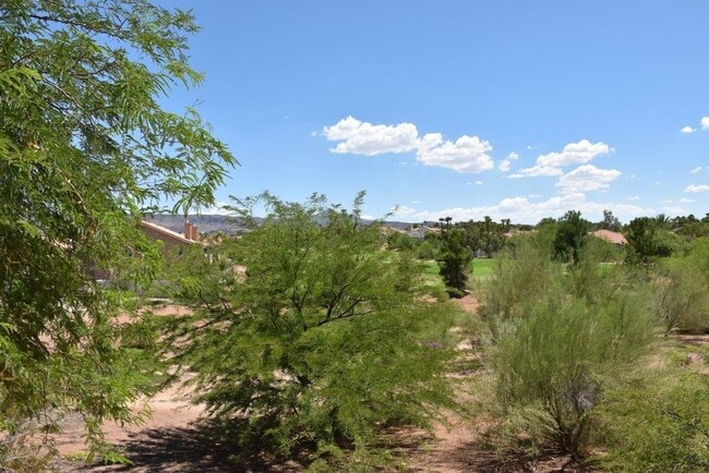 Building Photo - Gorgeous 4 bedroom single story home with ...