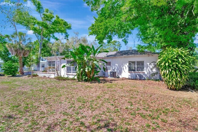 Building Photo - 6348 7th Ave N