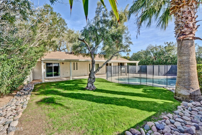 Building Photo - 6747 E Aire Libre Ln